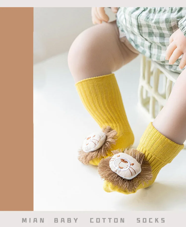 Calcetines hasta la rodilla con detalle de goma antideslizante