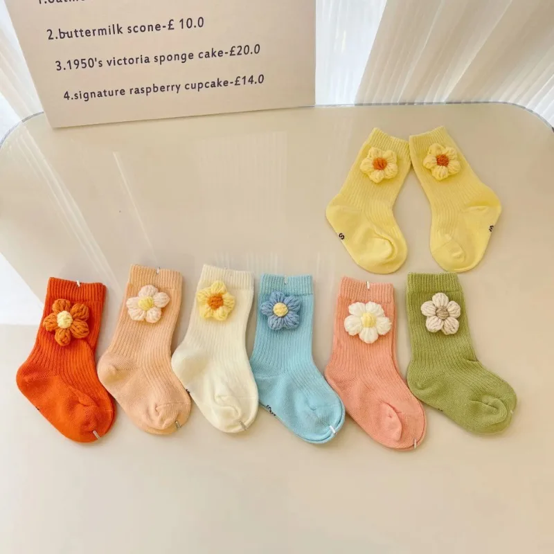Calcetines de punto con flores hechos a mano para bebé - imagen 2