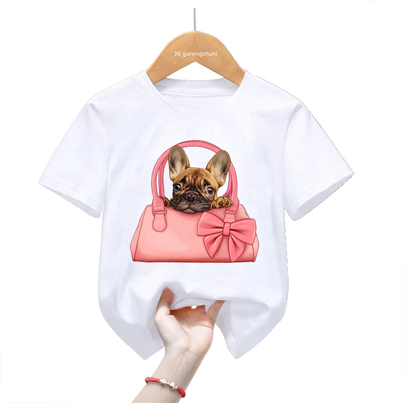 Niñas usando la camiseta