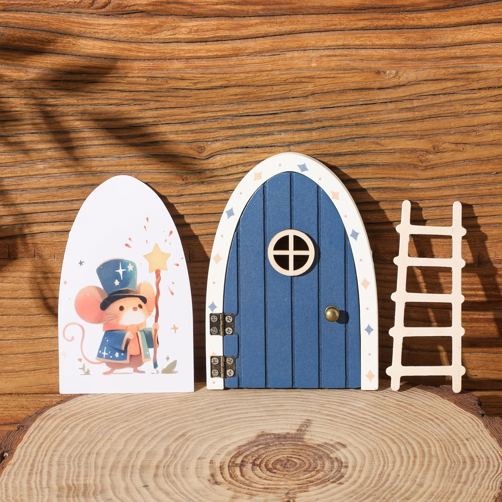 Detalle de la puerta de hada de madera