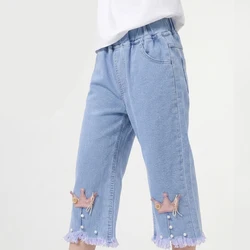 Pantalones Capri de mezclilla ligeros para niña con bordados