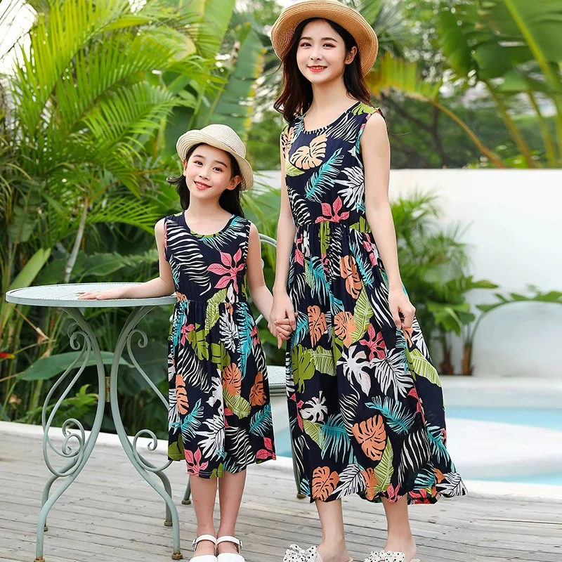 Conjunto madre e hija para playa: vestidos floreados de verano - imagen 2