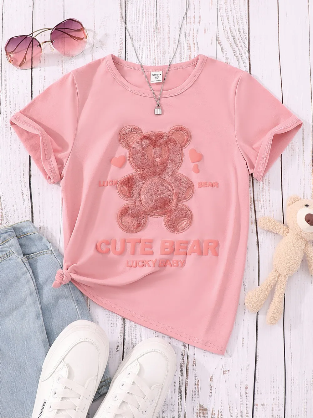 Vista frontal de la camiseta infantil de verano
