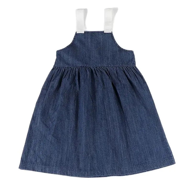 Vestido azul mezclilla con combinaciones de estilo