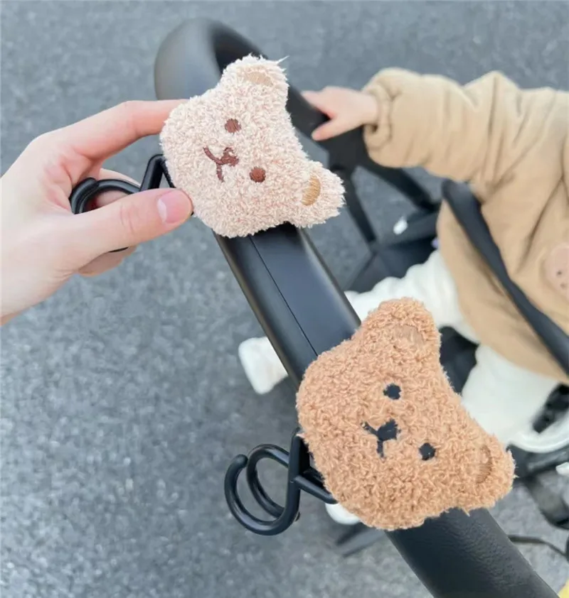 Gancho carrito bebé con figura de oso y bolsa colgante - imagen 4