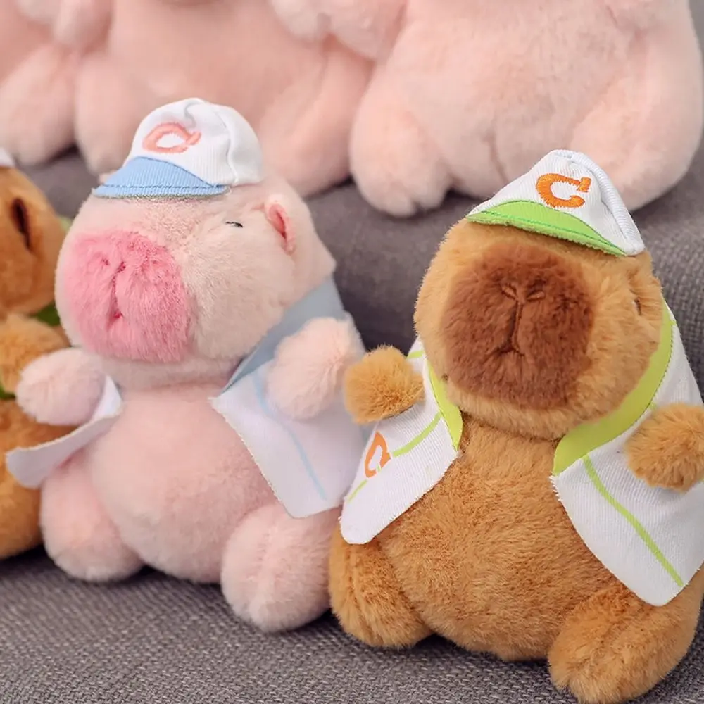 Diversos ángulos del llavero capybara