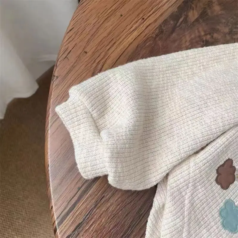 Cardigan con capucha para bebé – Prenda de otoño y primavera - imagen 2