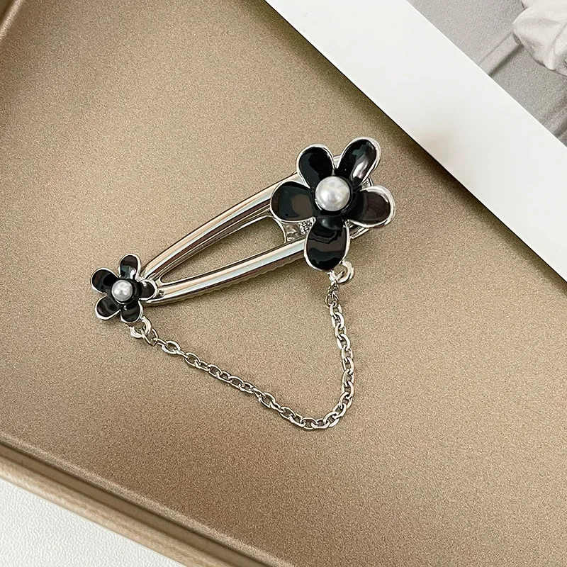 Diadema con corazón plateado – Diseño moderno para niña - imagen 2