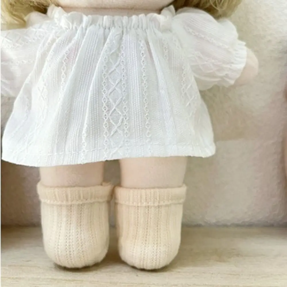 Calcetines marrones en detalle
