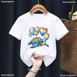 Camiseta infantil con estampado de tortugas arcoíris y globos de amor