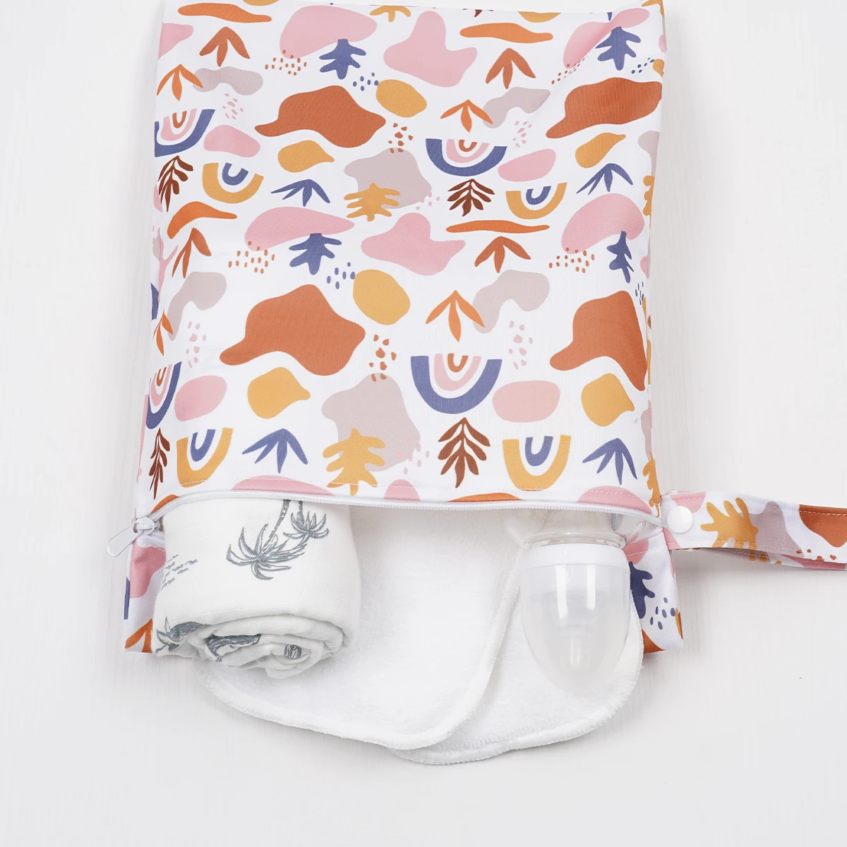 Bolsa cerrada con contenido visible dentro