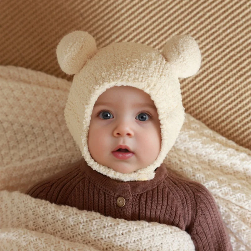 Gorro de lana con pompón visto de frente