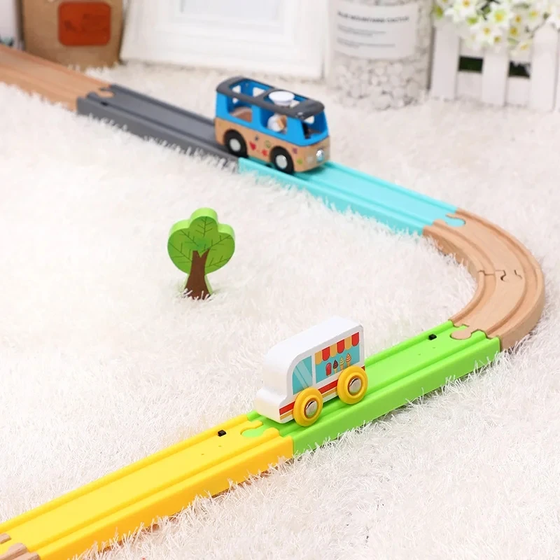 Vías de tren para niños en madera y plástico con puentes y accesorios - imagen 4