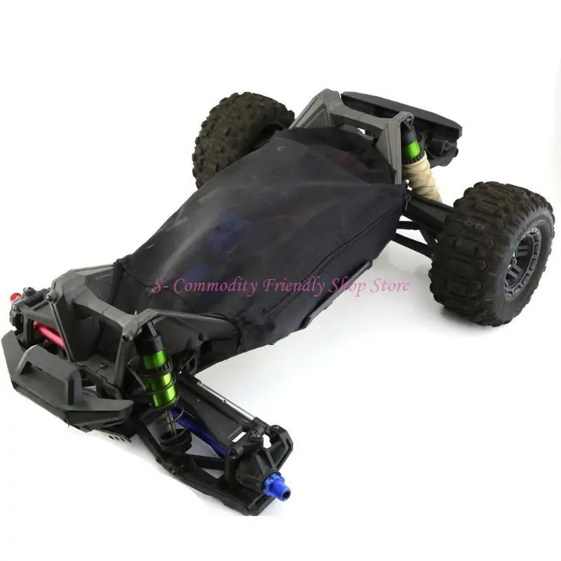 Cubierta antipolvo instalada en coche RC