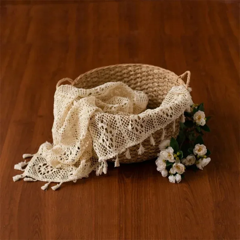 Manta de bebé vintage: encaje calado con borlas y tacto suave - imagen 3