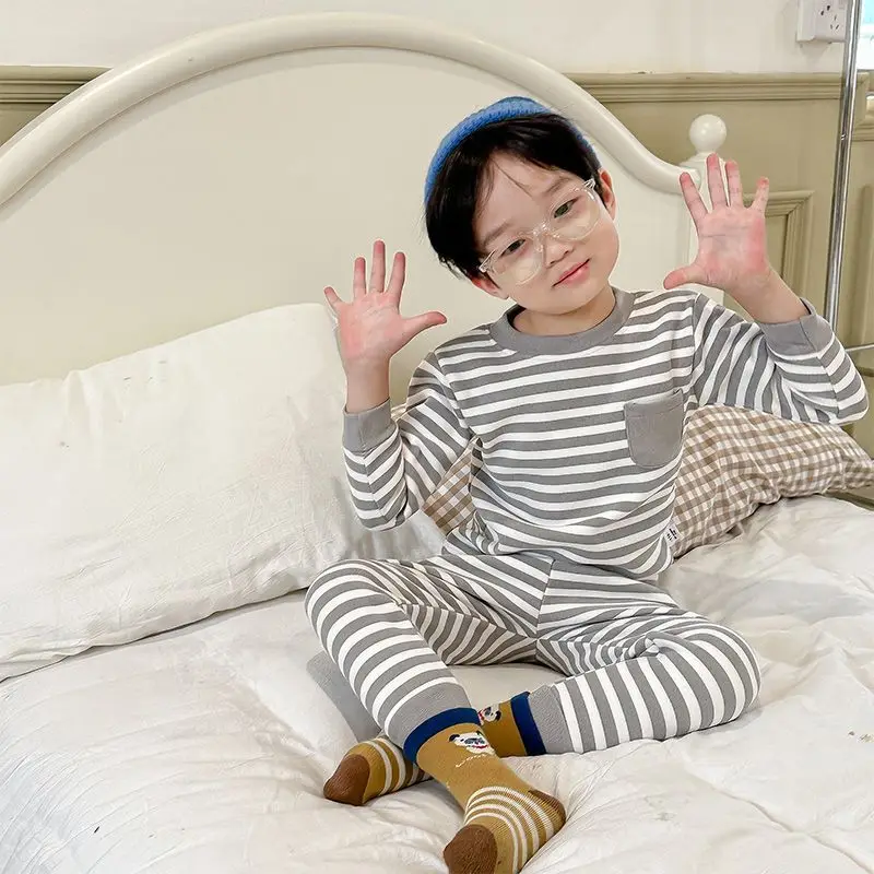 Conjuntos de pijama acolchados cálidos a rayas para niños
