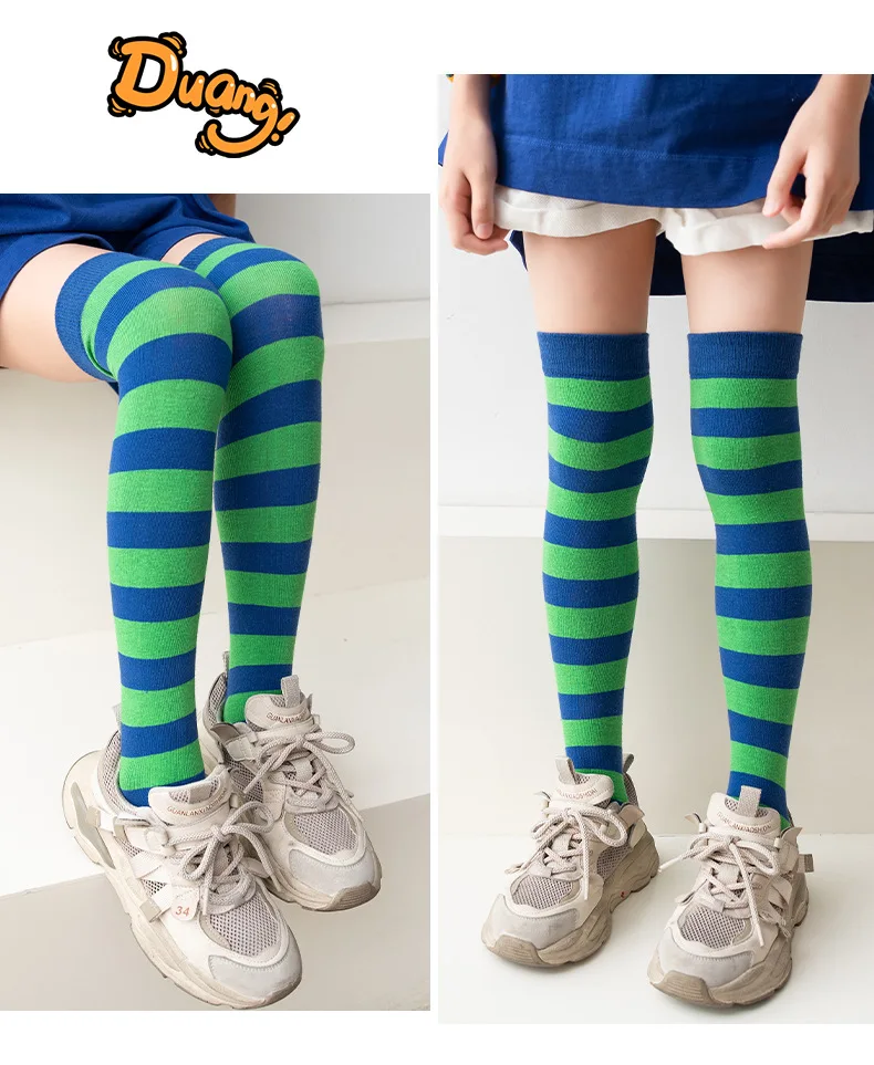 Textura y acabado del calcetín infantil