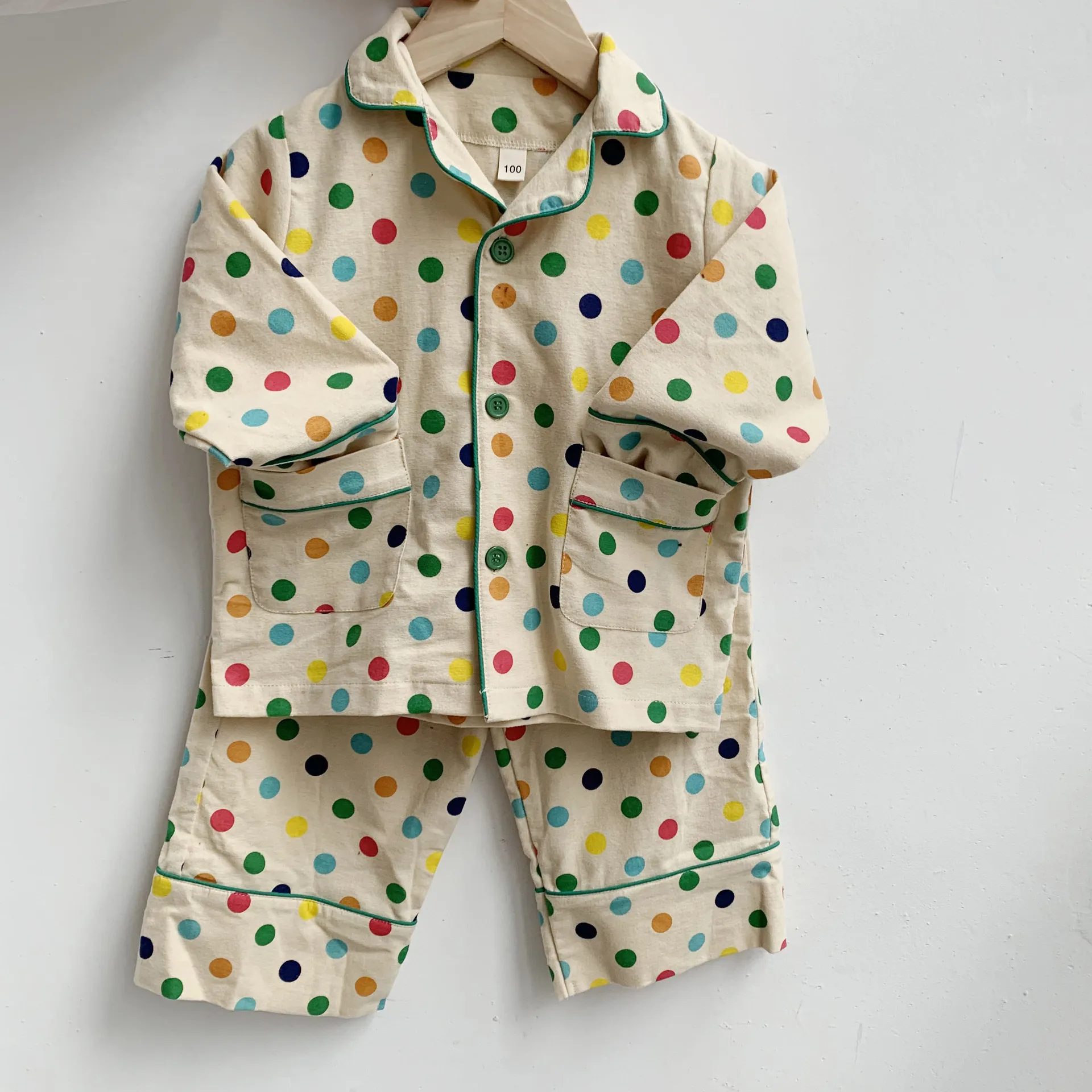 Detalle del tejido de la pijama infantil