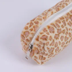 Estuche para lápices de felpa suave con estampado leopardo