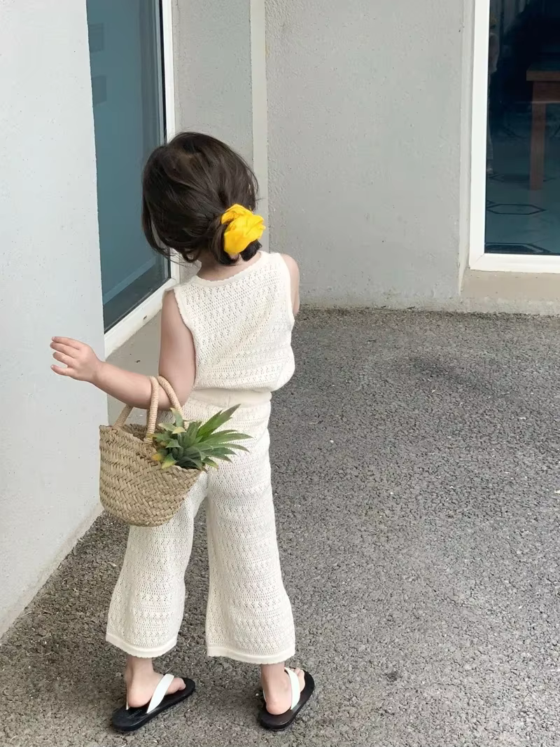 Conjunto niña dos piezas de punto fino con chaleco transpirable - imagen 2