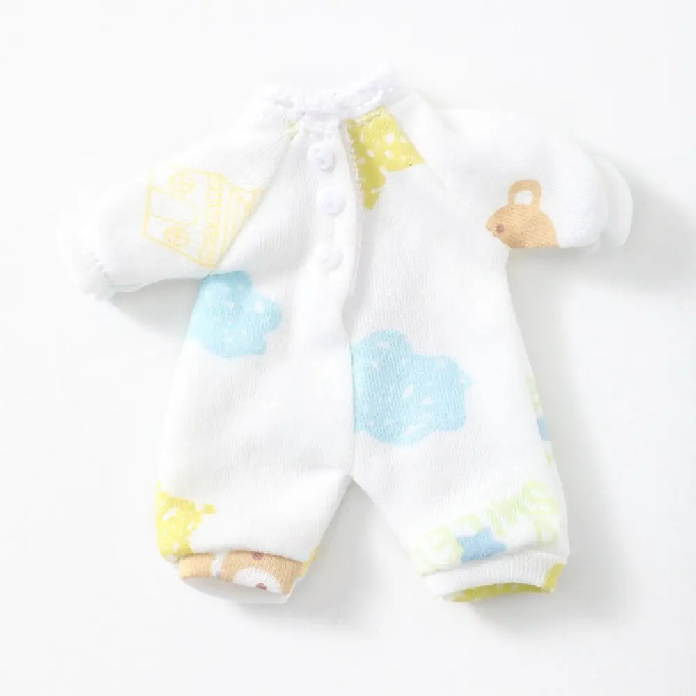 Pijama puestos en diferentes muñecas OB11