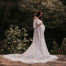 Vestido premamá de encaje con cola larga para verano