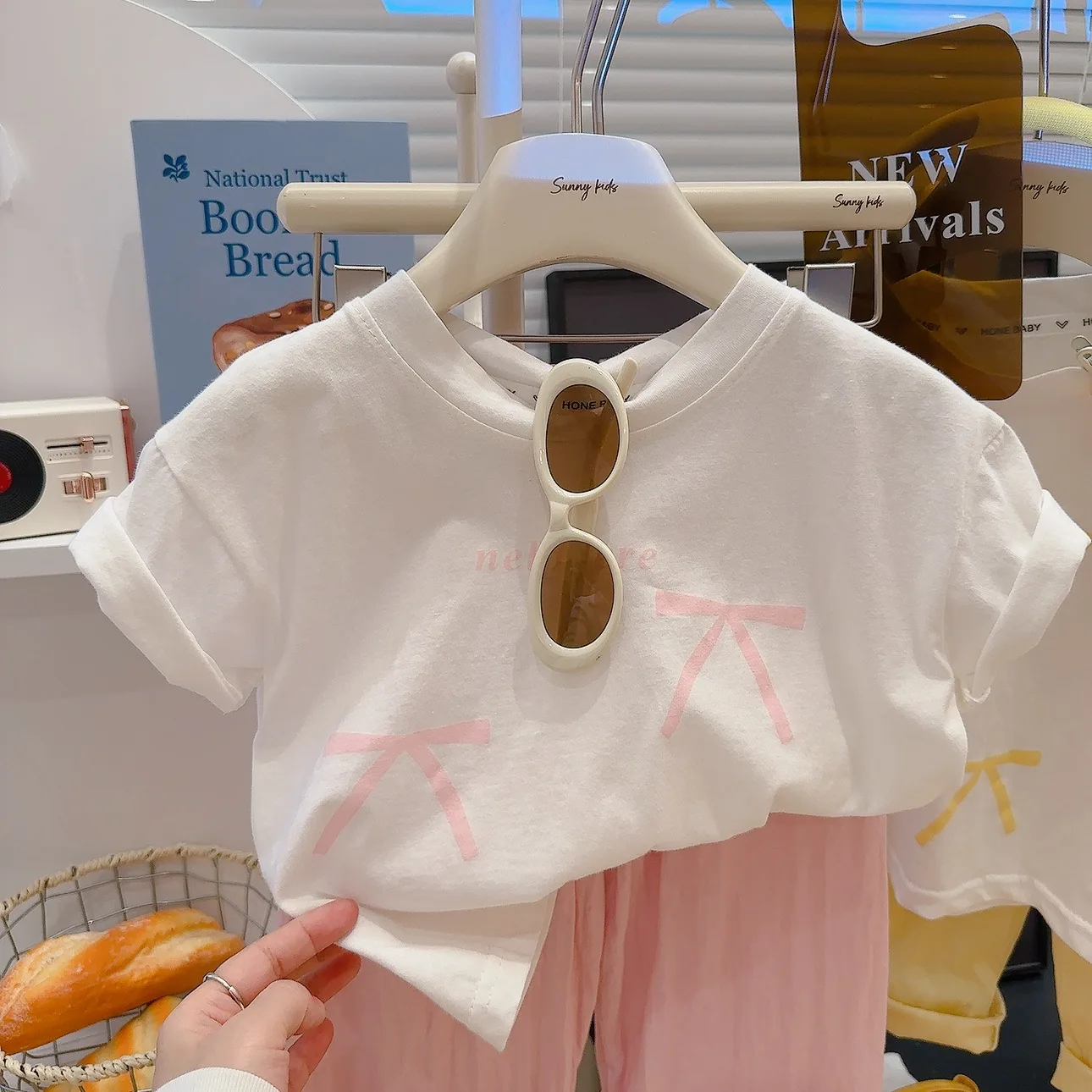 Conjunto de verano para niña con lazo – Camiseta y pantalón - imagen 5