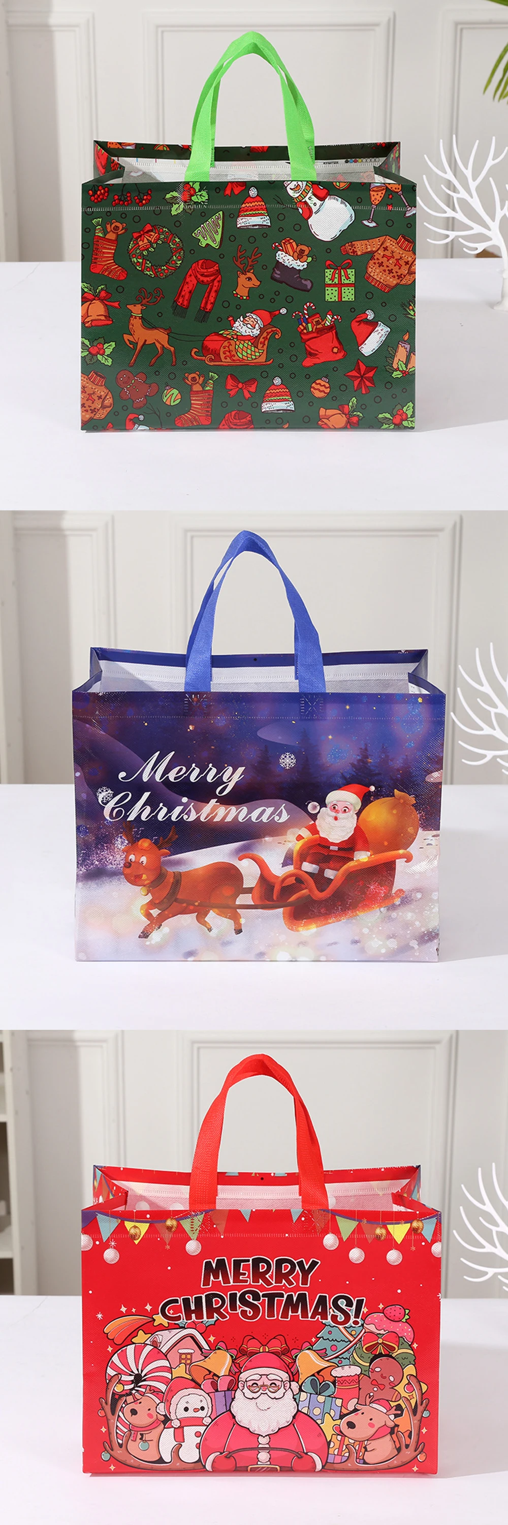 Detalle del diseño y asas de las bolsas de regalo navideñas