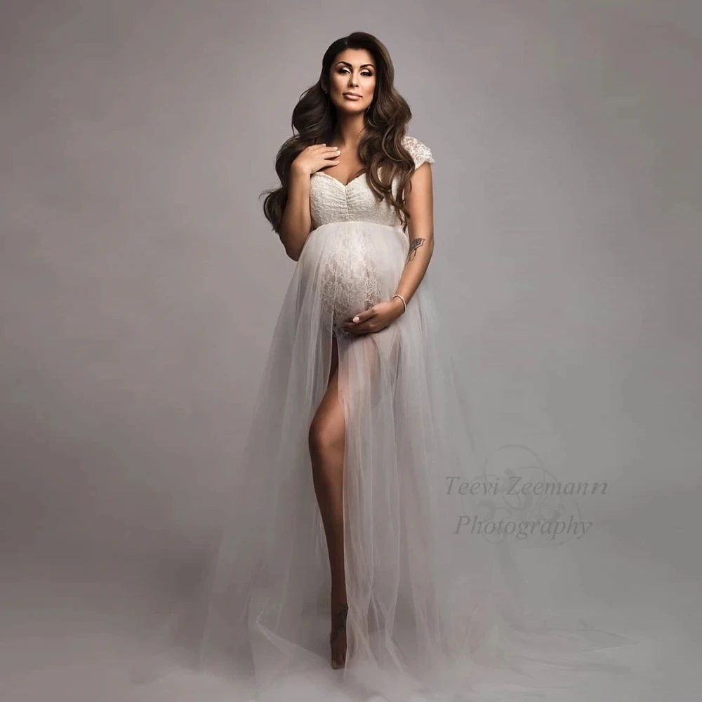 Detalle de encaje y acabado del traje de maternidad