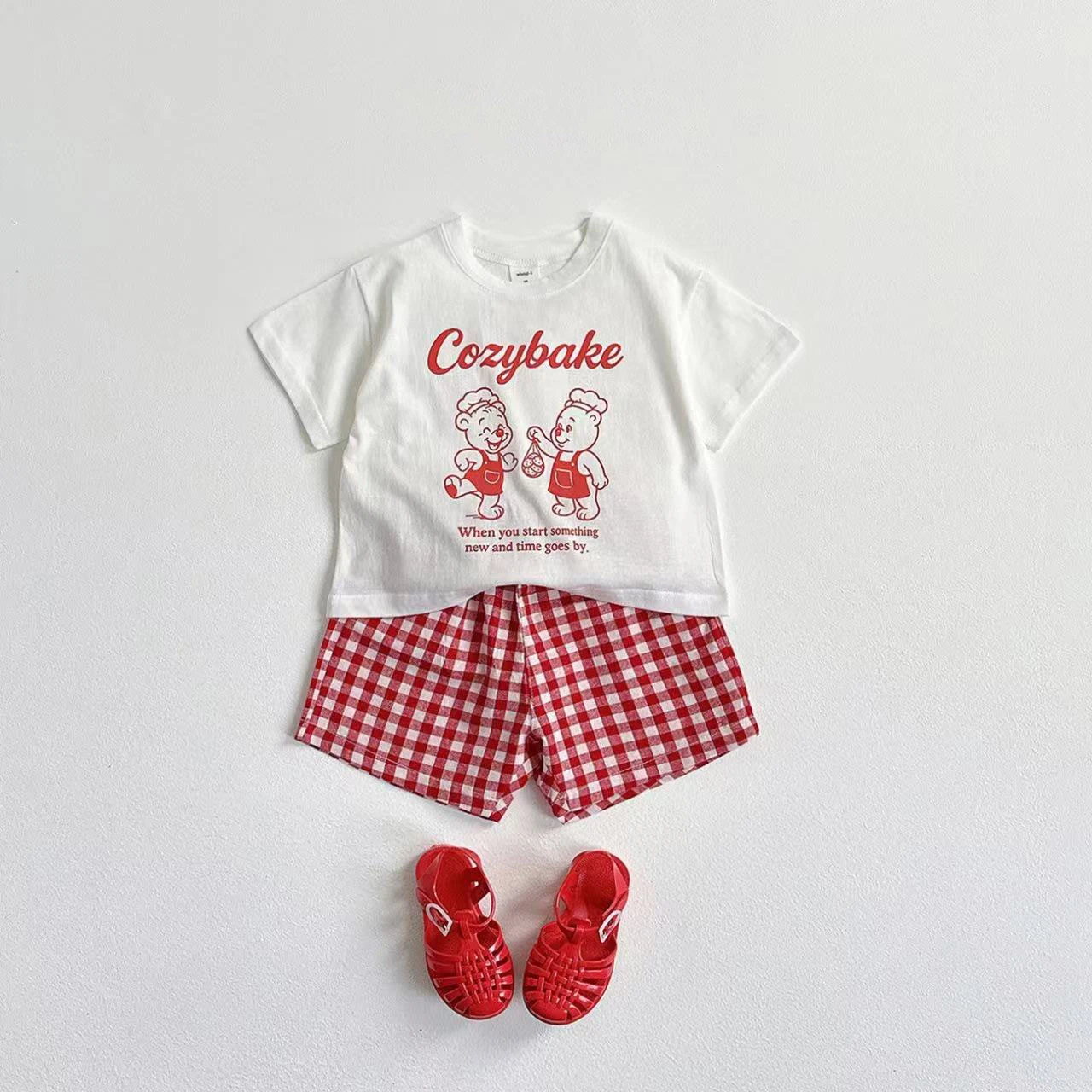 Conjunto camiseta y shorts infantil de estilo casual para verano