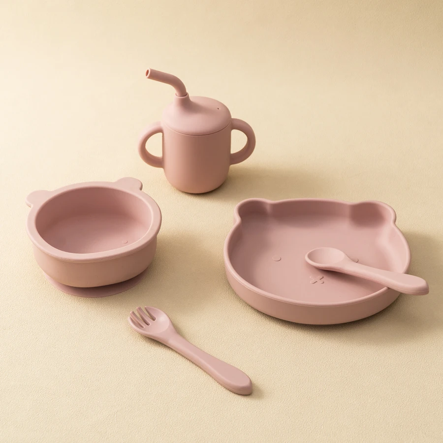 Set completo de vajilla infantil en colores alegres