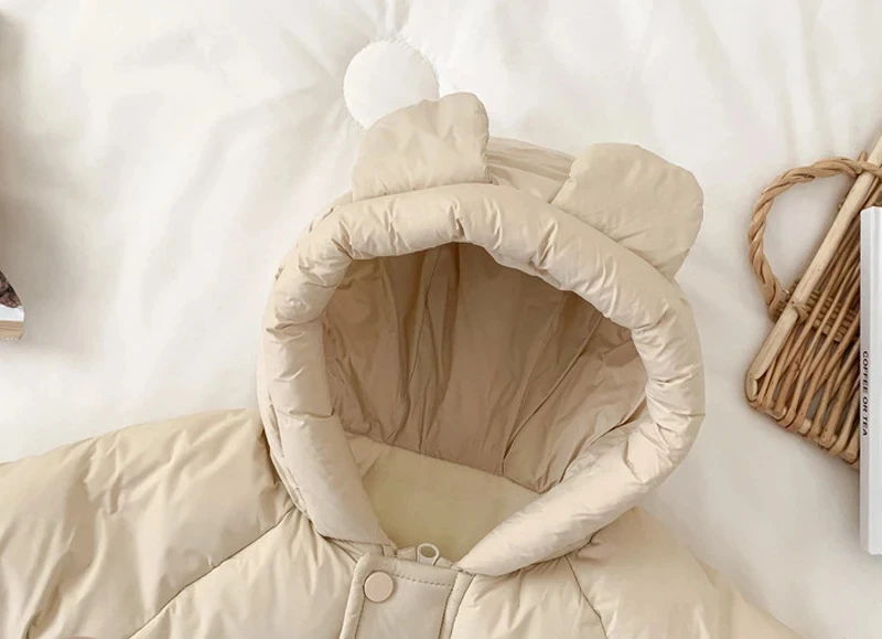 Vista del conjunto completo del traje infantil de oso
