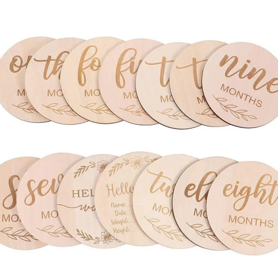 Tarjetas de hito mensuales de madera con diseño minimalista