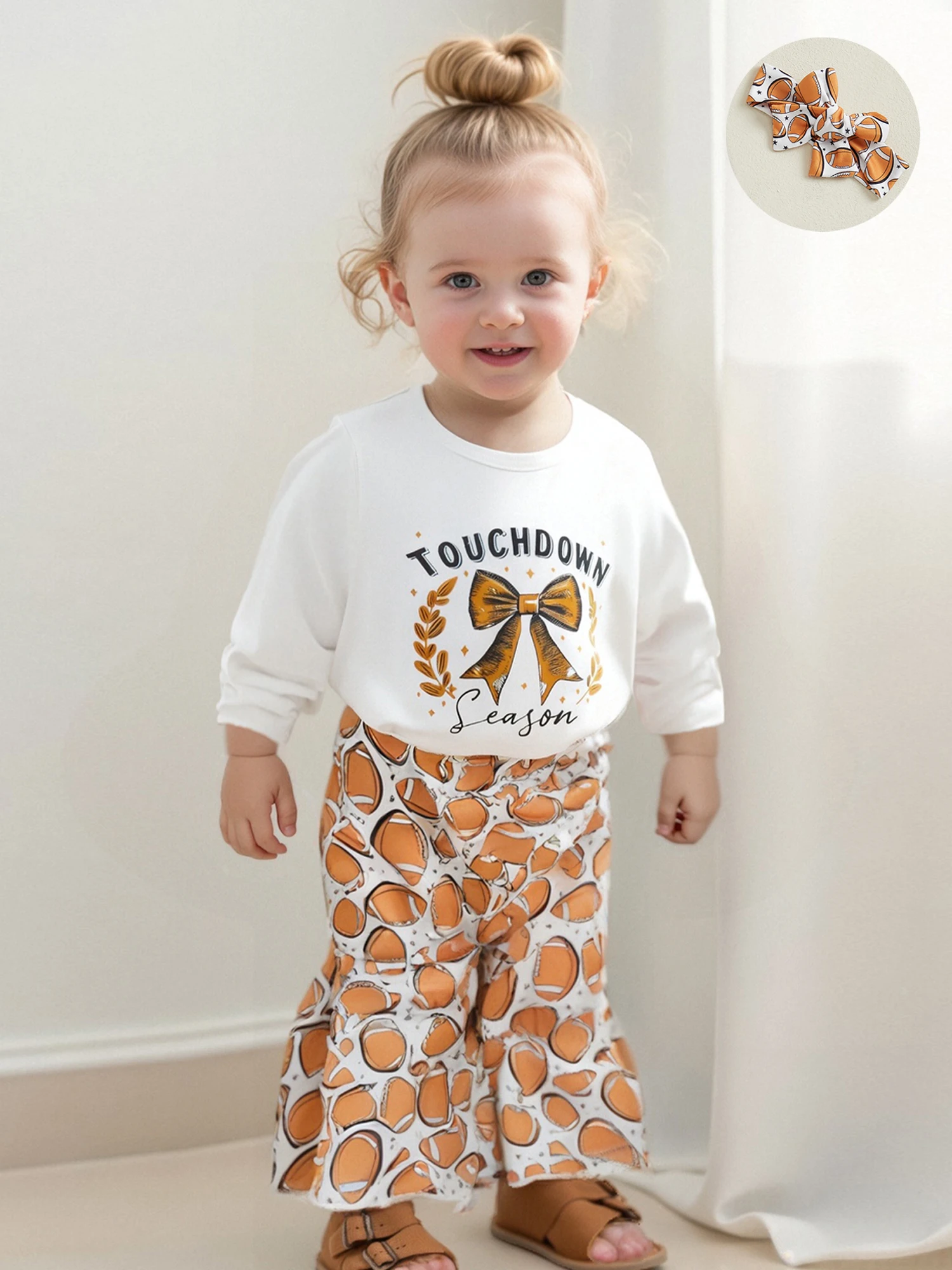 Pantalones acampanados estilo rugby con estampado