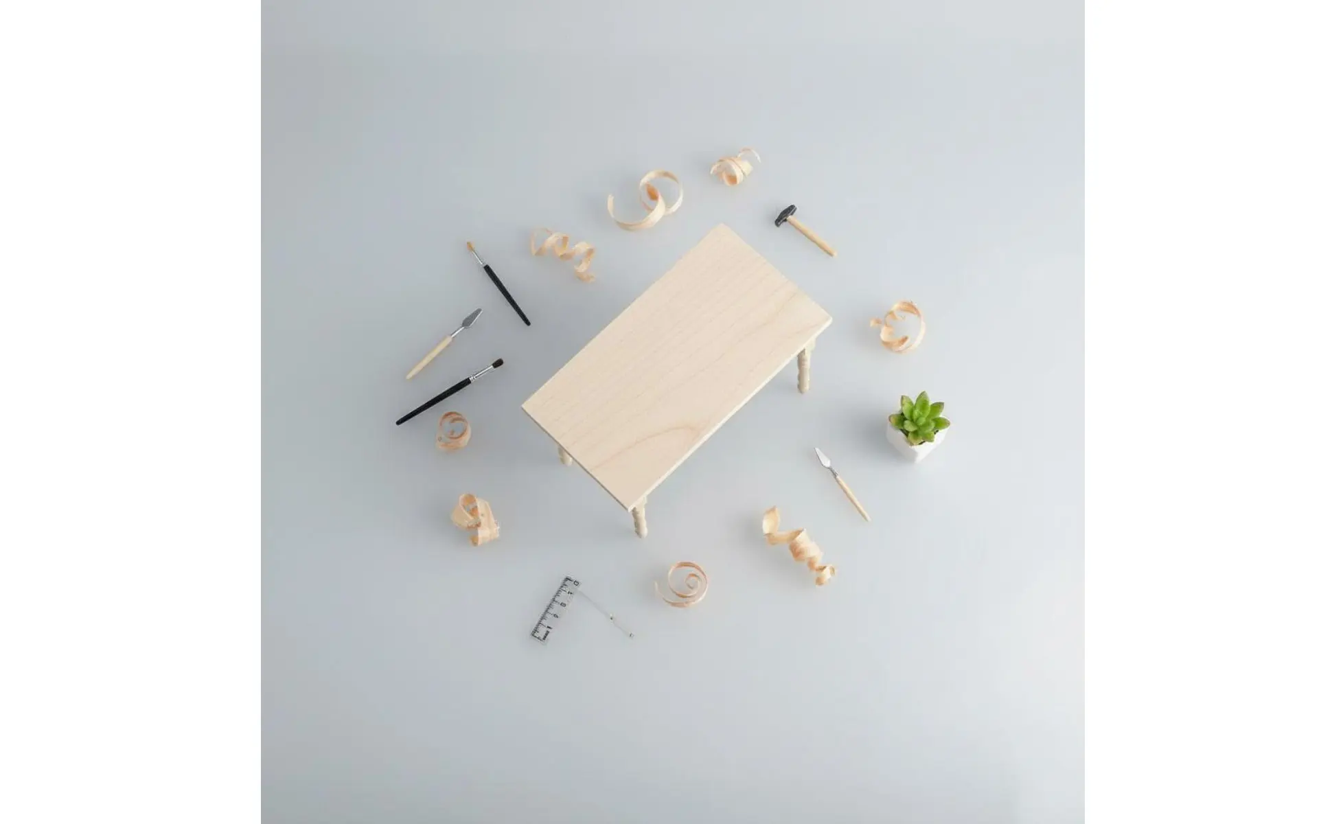 Mesa pequeña para escenas de muñecas con estilo minimalista