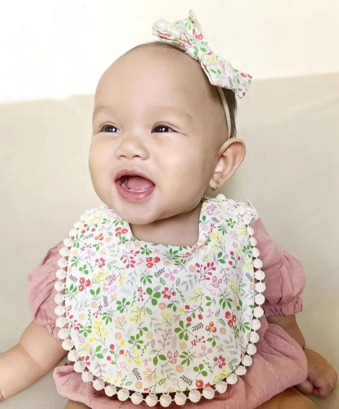 Baberos bandana antibacterianos de algodon con flores para bebe - imagen 3