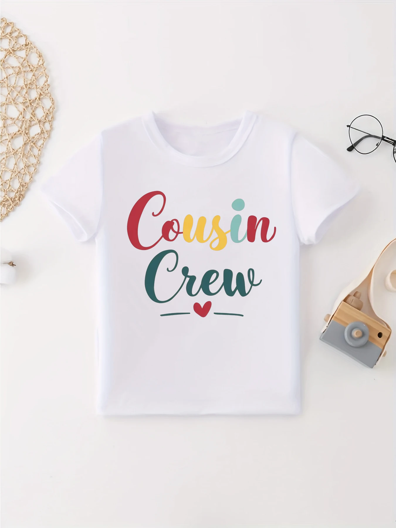 Camiseta de niño juvenil con estampado de corazones y letras - imagen 2