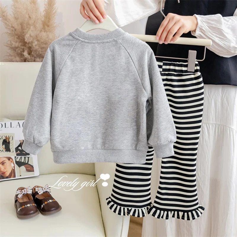 Opciones de color del conjunto sudadera y pantalones para niñas