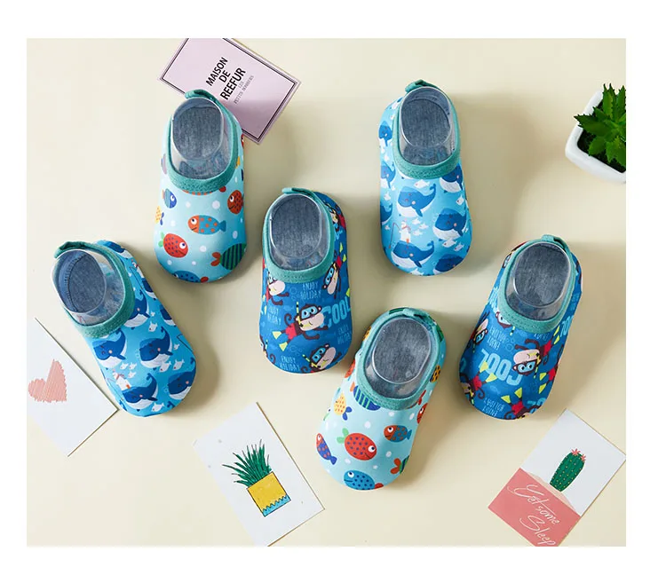 Zapatos acuáticos infantiles doblables sin deformación