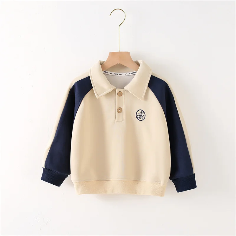 Sudadera niño con parches de retales – estilo casual otoño - imagen 2