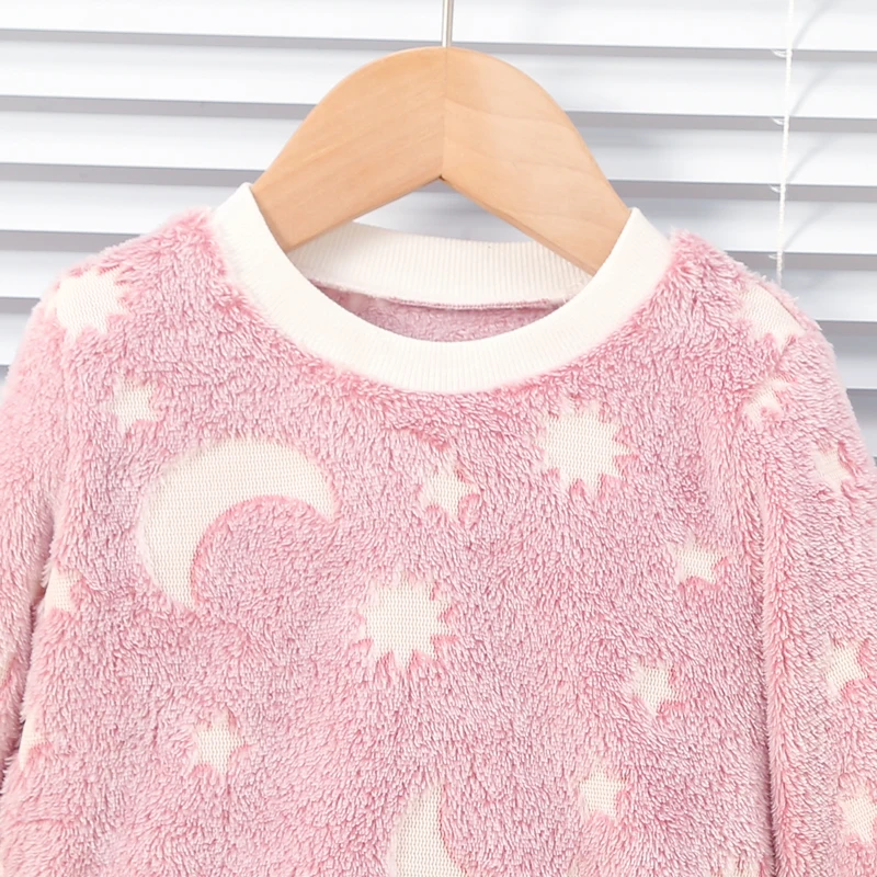 Pijama de felpa para niña – Cálida y suave para invierno - imagen 2