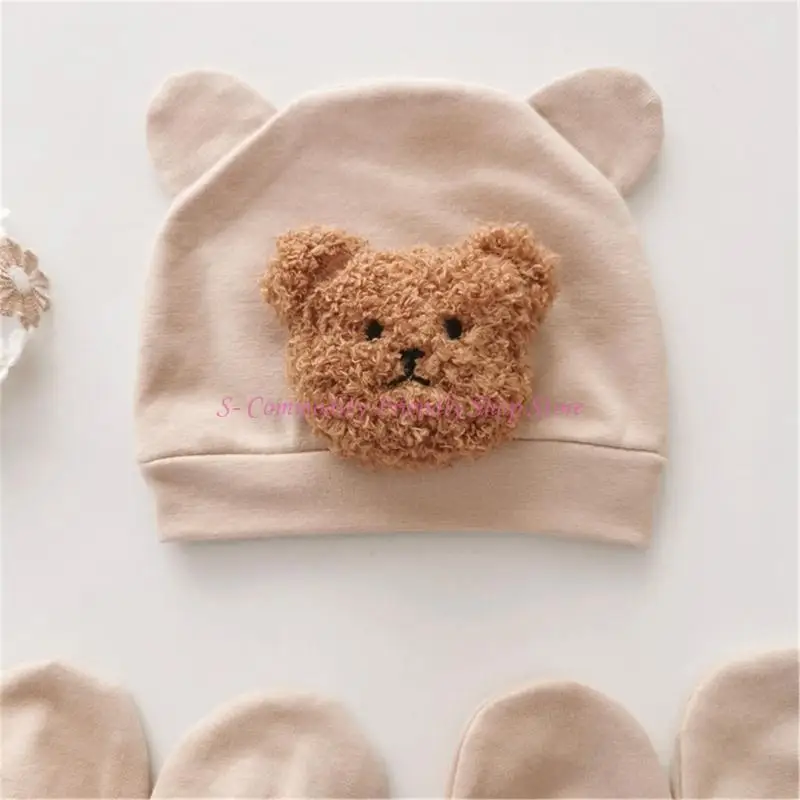 Detalle de la textura suave del gorro y los guantes