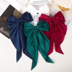 Pinza de pelo con lazo de raso para niña – Elegante