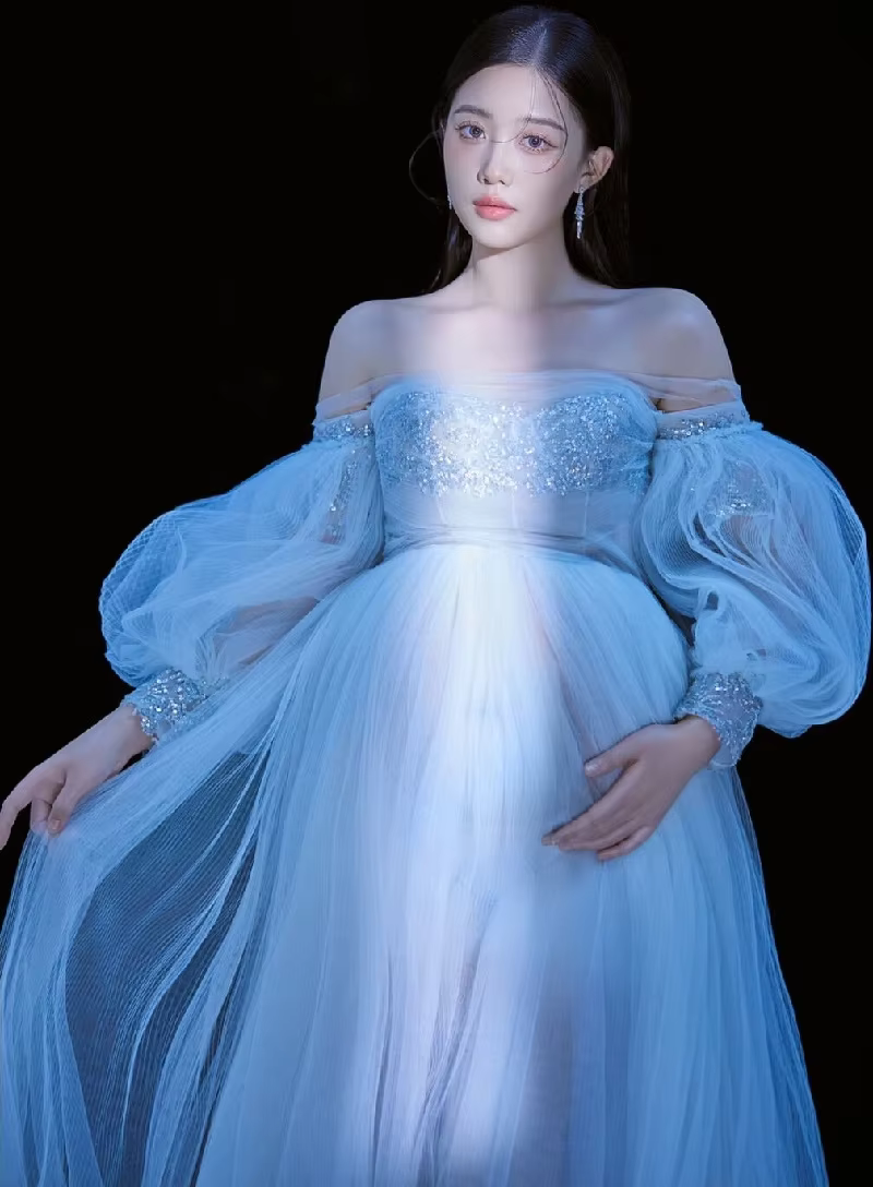 Detalle del diseño con mangas transparentes brillantes
