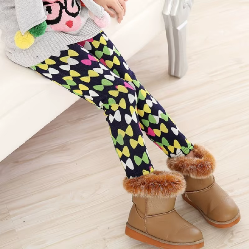 Pantalones niña detalles