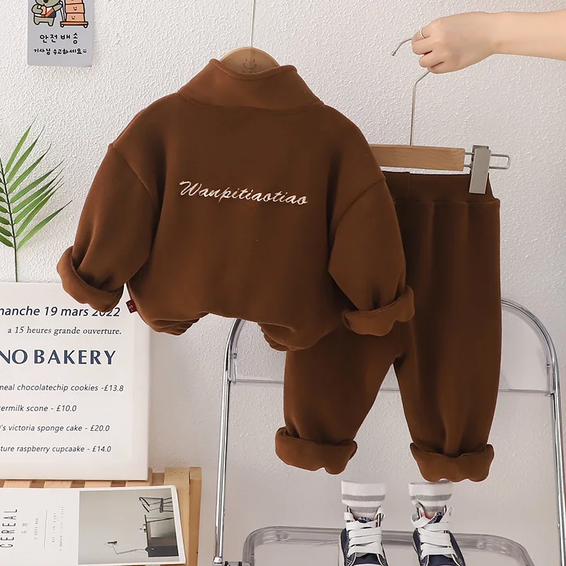 Ropa de invierno completa: chaqueta y pantalón