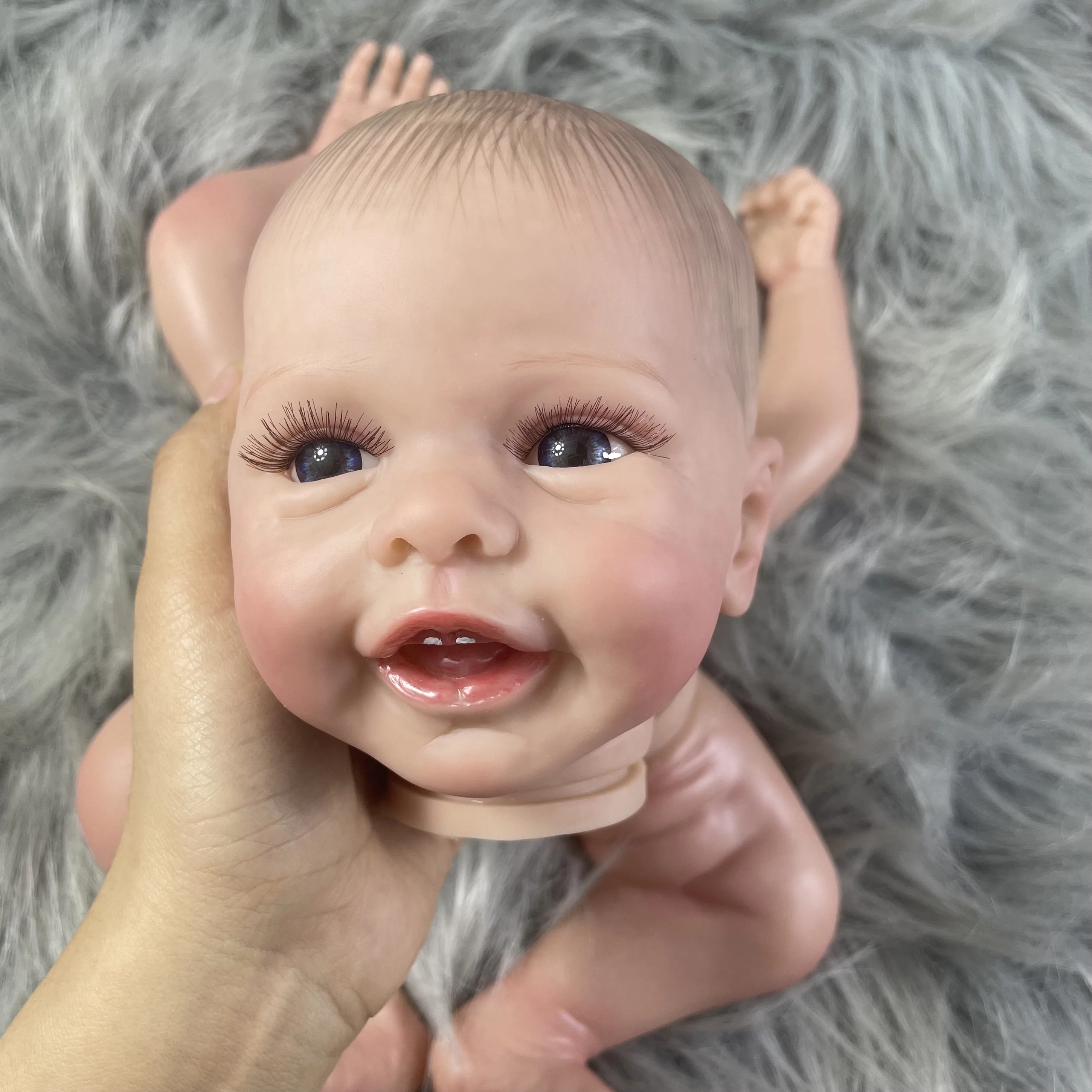 Kit de muñeca reborn pintada con cuerpo de tela y pestañas - imagen 3