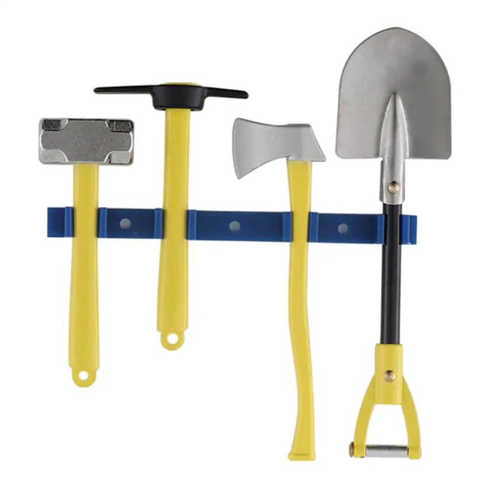 Set con pala, martillo, azada y hacha