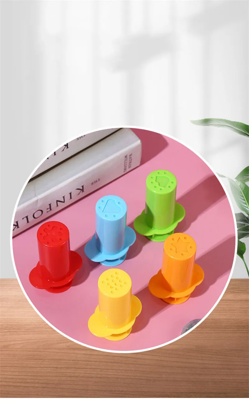 Variedad de moldes y cortadores incluidos en el kit