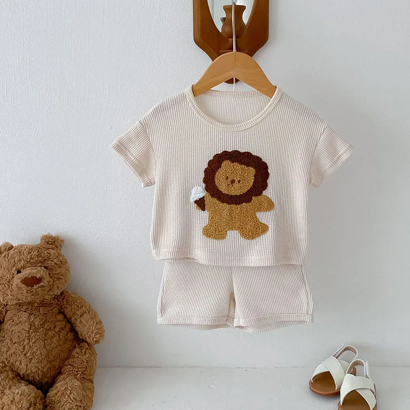 Conjunto MILANCEL modelado por un bebé